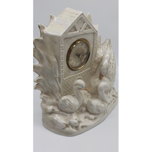 592 - LUSTER SWAN CLOCK