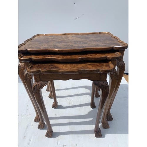 711 - ANTIQUE SHAPED WALNUT NEST OF TABLES ON A PAW FOOT