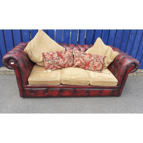 703 - A DEEP BUTTONED OXBLOOD CHESTERFIELD SETTEE