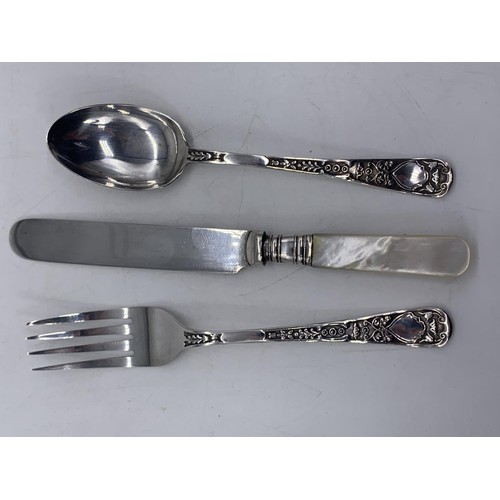 735 - CASED VINTAGE 3 PIECE/ MOTHER OF PEARL CHILDS CUTLERY SET