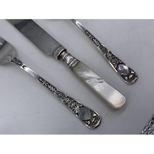 735 - CASED VINTAGE 3 PIECE/ MOTHER OF PEARL CHILDS CUTLERY SET