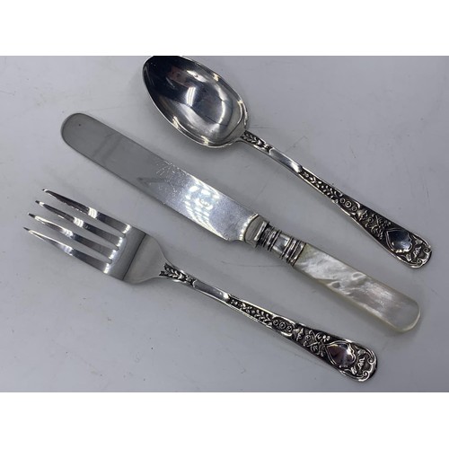 735 - CASED VINTAGE 3 PIECE/ MOTHER OF PEARL CHILDS CUTLERY SET