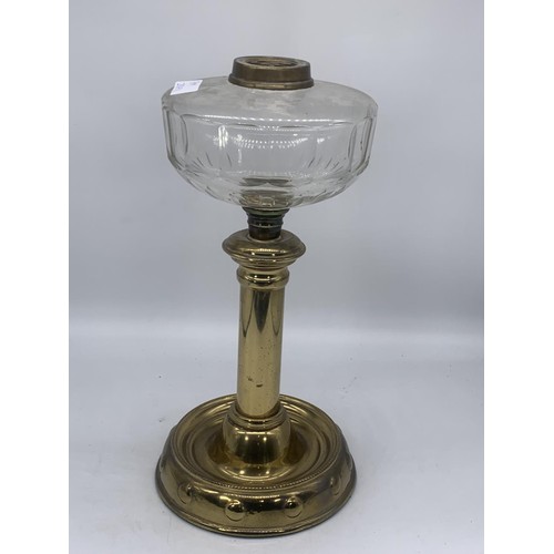 765 - BRASS PILLARED OIL LAMP WITH CLEAR GLASS BOWL