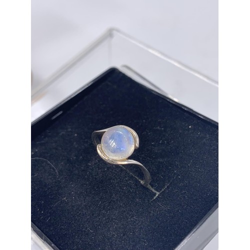 204 - SILVER AND MOONSTONE RING