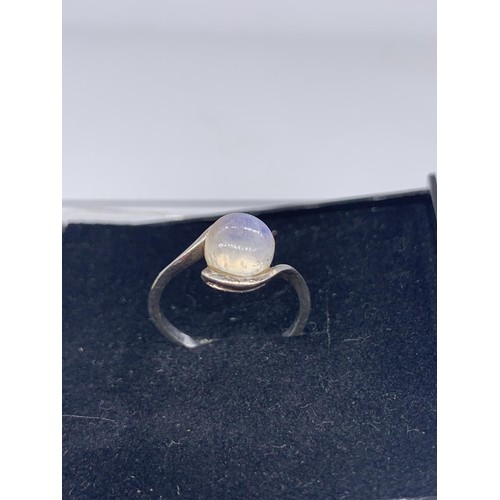 204 - SILVER AND MOONSTONE RING