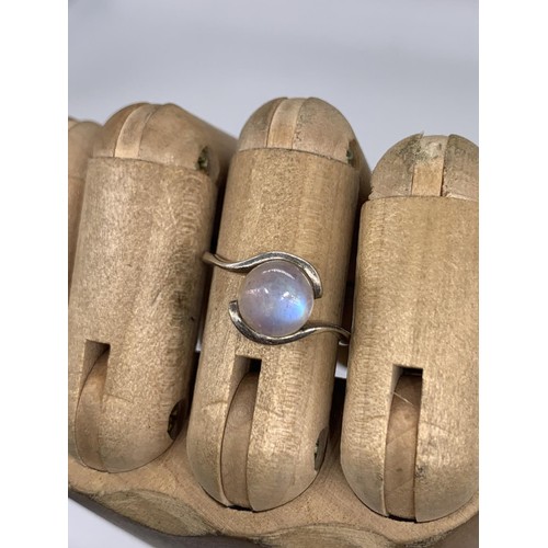 204 - SILVER AND MOONSTONE RING