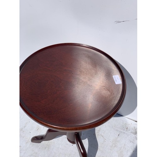 96 - A MAHOGANY TRIPOD LAMP TABLE