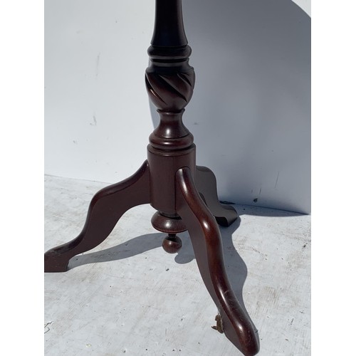 96 - A MAHOGANY TRIPOD LAMP TABLE