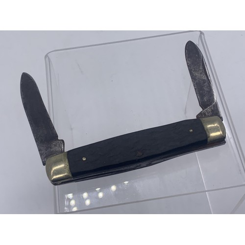 252 - A BARBOUR DOUBLE  BLADED PENKNIFE