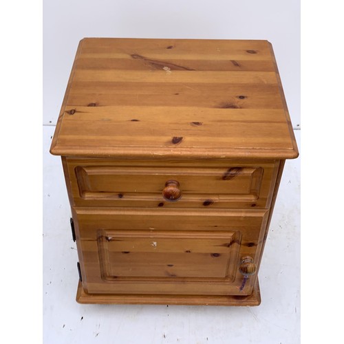 109 - PINE BEDSIDE LOCKER