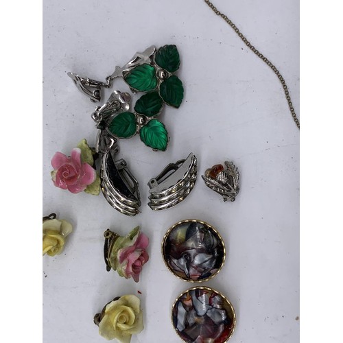 259 - A BOX OF MIXED VINTAGE EARRINGS