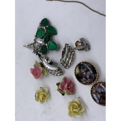 259 - A BOX OF MIXED VINTAGE EARRINGS