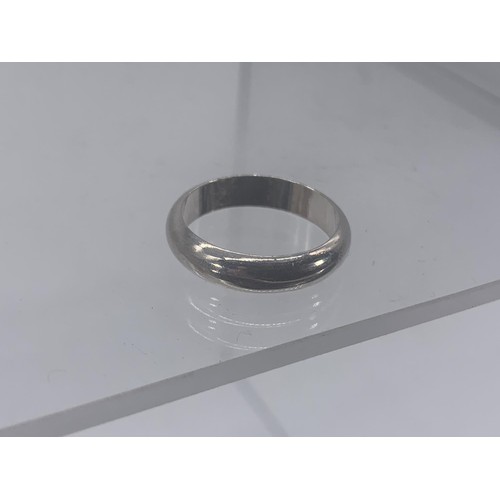 265 - A LADIES SILVER WEDDING BAND