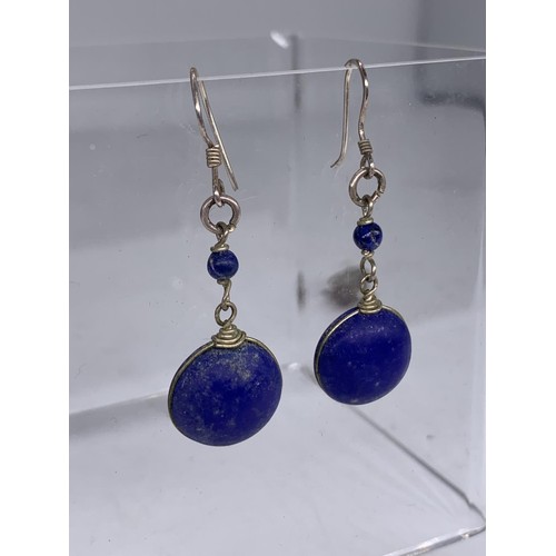 269 - A PAIR OF DROP EARRINGS IN SILVER AND LAPPIS