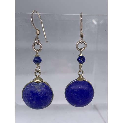 269 - A PAIR OF DROP EARRINGS IN SILVER AND LAPPIS