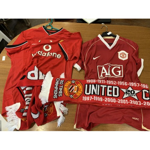 18 - 2 MANCHESTER UNITED SHIRTS AND 2 SCARVES