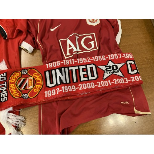 18 - 2 MANCHESTER UNITED SHIRTS AND 2 SCARVES