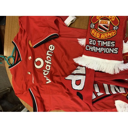 18 - 2 MANCHESTER UNITED SHIRTS AND 2 SCARVES