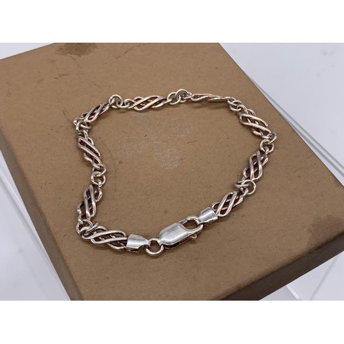 21 - A SILVER (925) BRACELET