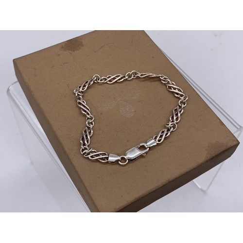 21 - A SILVER (925) BRACELET