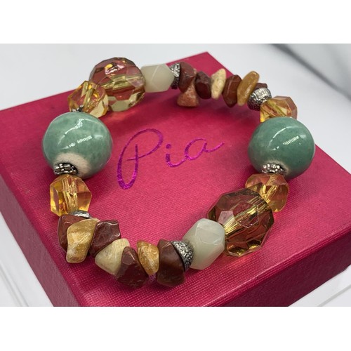 23 - A PIA BRACELET