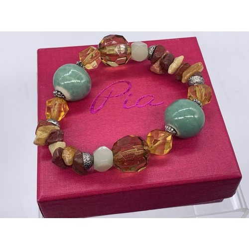 23 - A PIA BRACELET