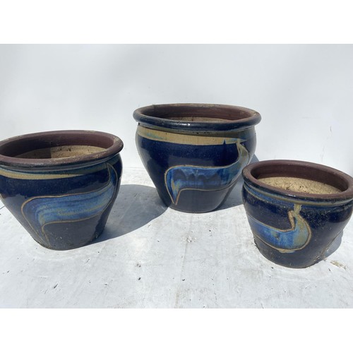 66 - A SET OF 3 GRADUATED PLANTERS