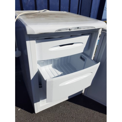 72 - HOTPOINT 4 DRAWERED FREEZER IN P.W.O