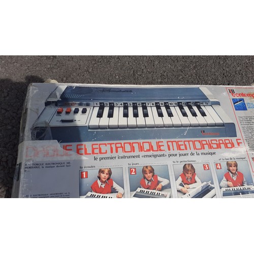 89 - VINTAGE ELECTRONIC ORGAN