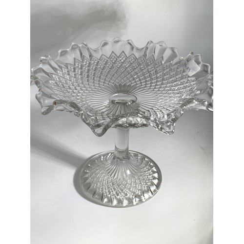 92 - A FRILLED GLASS COMPORT/CENTRE PIECE