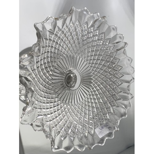 92 - A FRILLED GLASS COMPORT/CENTRE PIECE