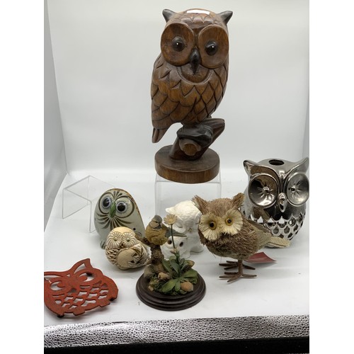 194 - A COLLECTION OF OWL FIGURES