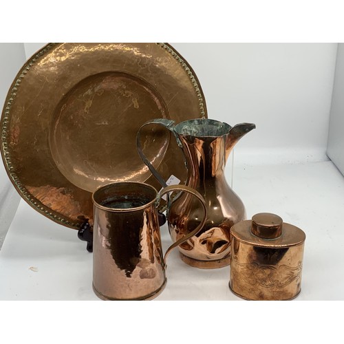 196 - AN ASSORTED LOT OF ANTIQUE COPPER TO INCLUDE EWER  BEER MUG TRAY ETC