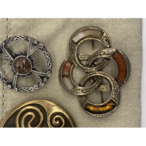 209 - 6 CELTIC STYLE BROOCH