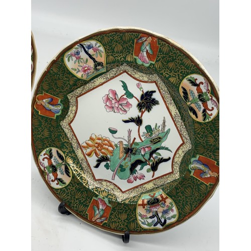 407 - A PAIR OF VICTORIAN IRONSTONE PLATES BY CLASHWORK & BROS IN A GREENAND GILT SURROUND IN ORIENTAL STY... 