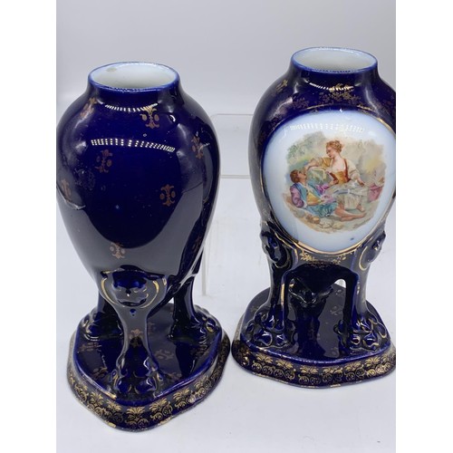 421 - A MATCHING PAIR OF VICTORIAN CARLSBAD AUSTIN VASE 7.5