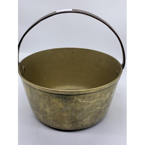 446 - BRASS PRESERVE PAN 11in Dia