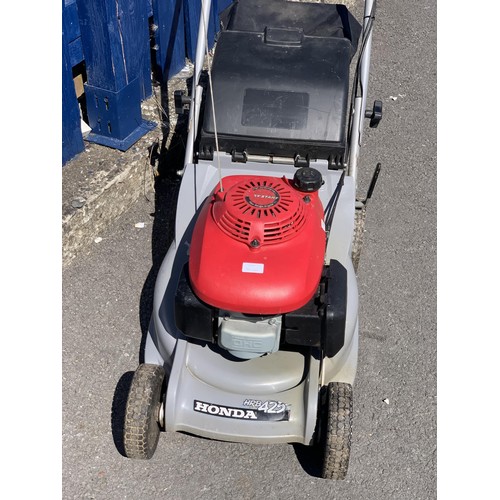 461 - A HONDA PETROL MOWER pwo