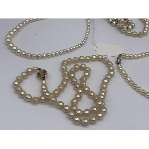 535 - A QUANTITY OF PEARL NECKLACE