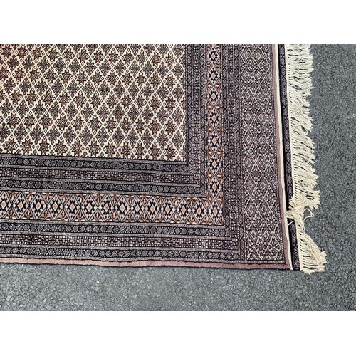 559 - A QUALITY AFGAN RUG IN EXCELLENT CONDITION COMPLETE WITH CERTIFICATE