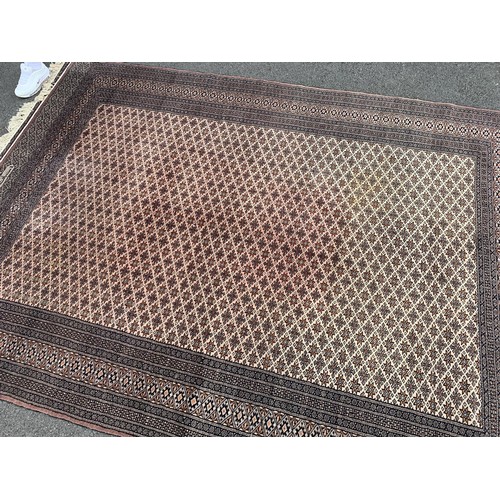 559 - A QUALITY AFGAN RUG IN EXCELLENT CONDITION COMPLETE WITH CERTIFICATE