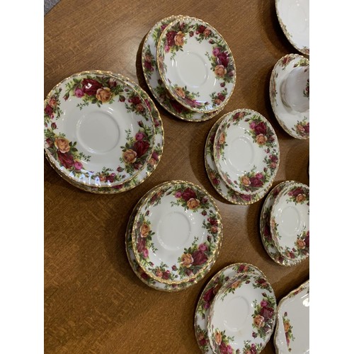 567 - 38 PIECE LOT OF ROYAL ALBERT OLD.COUNTRY .ROSE