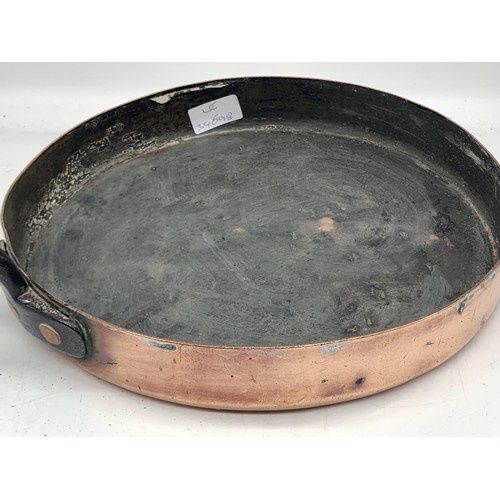 587 - A VICTORIAN COPPER PAN WIITH A CAST HANDLE 11.5