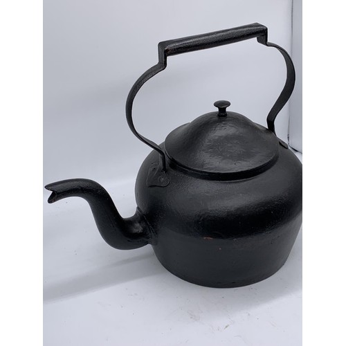 589 - A LARGE CAST KETTLE 13