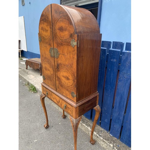 601 - A ORIGINAL BEUTIFUL DECO WALNUT DRINKS CABINET ON SINGLE DRAWERED BASE WITH BLAW & CLAW FOOT WITH RE... 