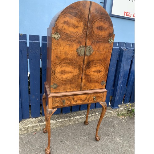 601 - A ORIGINAL BEUTIFUL DECO WALNUT DRINKS CABINET ON SINGLE DRAWERED BASE WITH BLAW & CLAW FOOT WITH RE... 