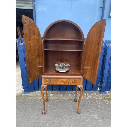 601 - A ORIGINAL BEUTIFUL DECO WALNUT DRINKS CABINET ON SINGLE DRAWERED BASE WITH BLAW & CLAW FOOT WITH RE... 