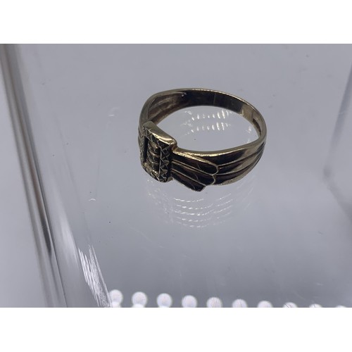 608 - AN ORNATE 9ct GOLD RING