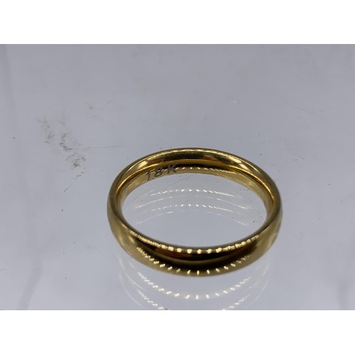 610 - A WEDDING BAND IN YELLOW METAL WITH A STAMP 18K