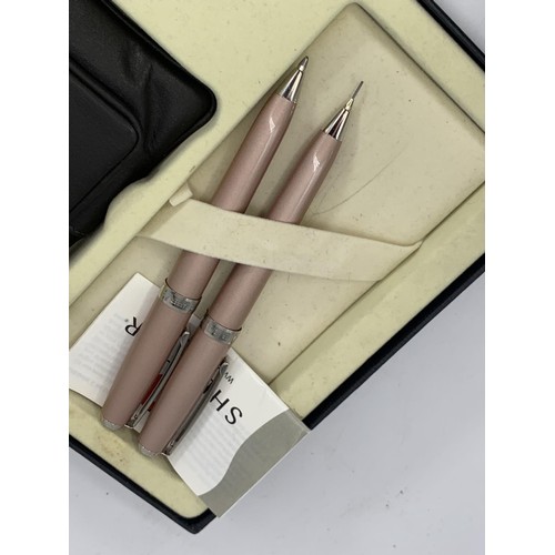 554 - A BOXED SHEAFFIER FOUNTAIN PEN